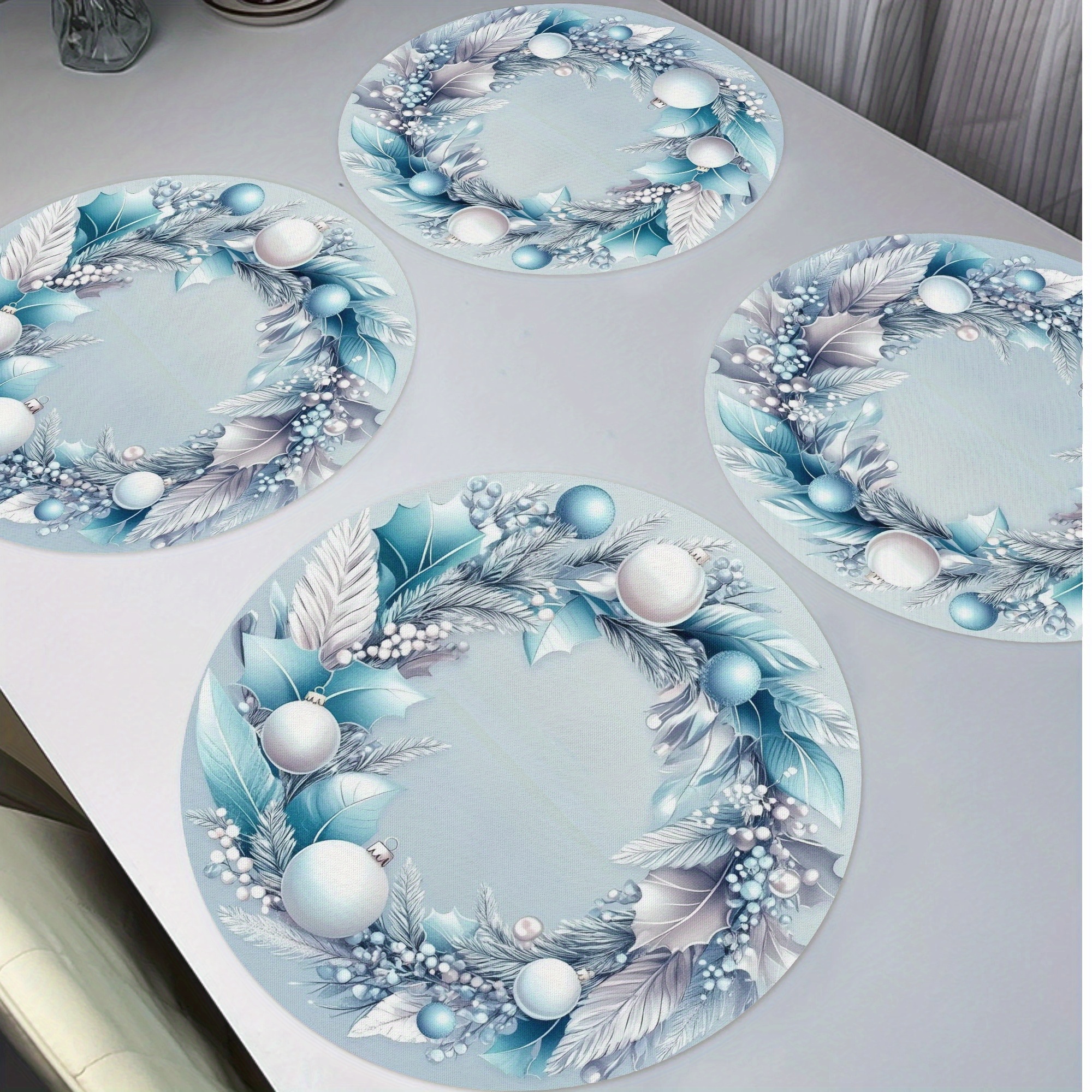 

Set de 4 napperons de table ronds en polyester avec ornements de Noël, antidérapants, lavables, tissés pour la décoration de , , les banquets, les fêtes - 15