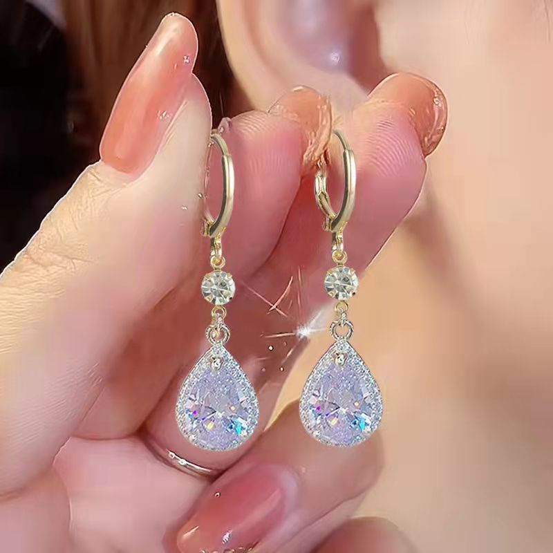 

A Of New Diamond Drop , -end , - Ear , - ,