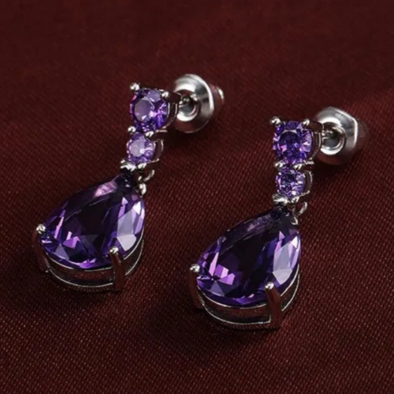 E-shop Edle, tropfenförmige, lila, synthetische Zirkonia-Anhänger-Ohrringe, das perfekte Schmuckaccessoire für Damen für ihre täglichen Dates
