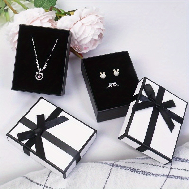 

Boîtes cadeaux de bijoux élégantes de 18 pièces, 9x7x3cm en carton avec nœud, petit emballage pour collier et boucles d'oreilles pour le An, la Saint-Valentin, matériau