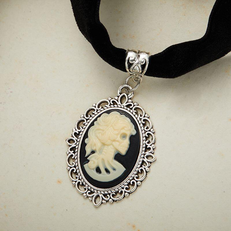 TEMU 1pc Gothic Skull Queen Pendant Necklace - Fashion Accessory For Women, Unique Creativity, Very Suitable For Banquets And Parties, Vintage Style