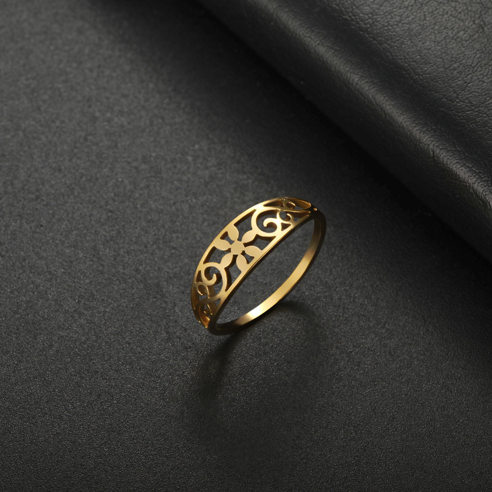 Bohemian Daisy Ring with Witch Knot - Mother's Gift