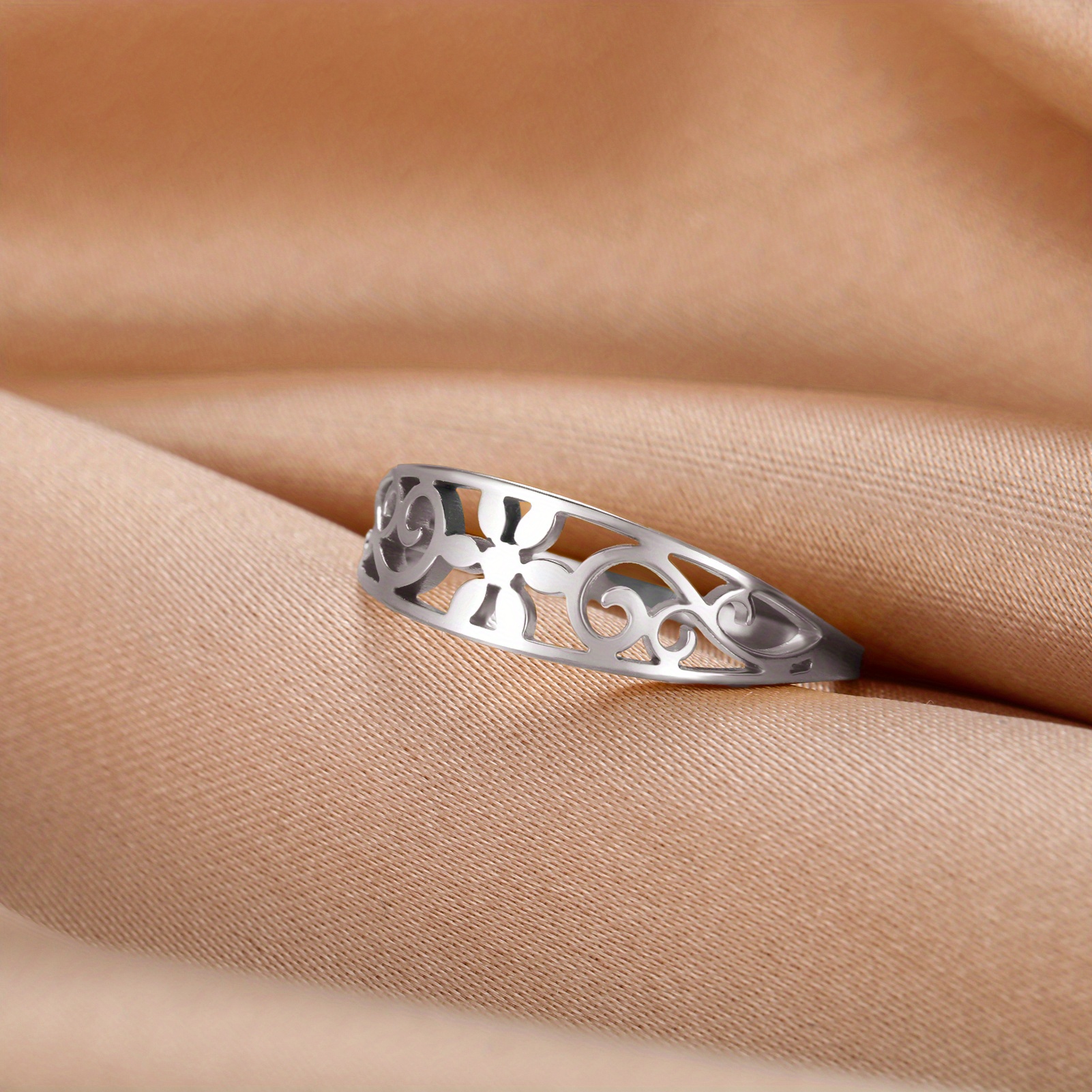 Bohemian Daisy Ring with Witch Knot - Mother's Gift