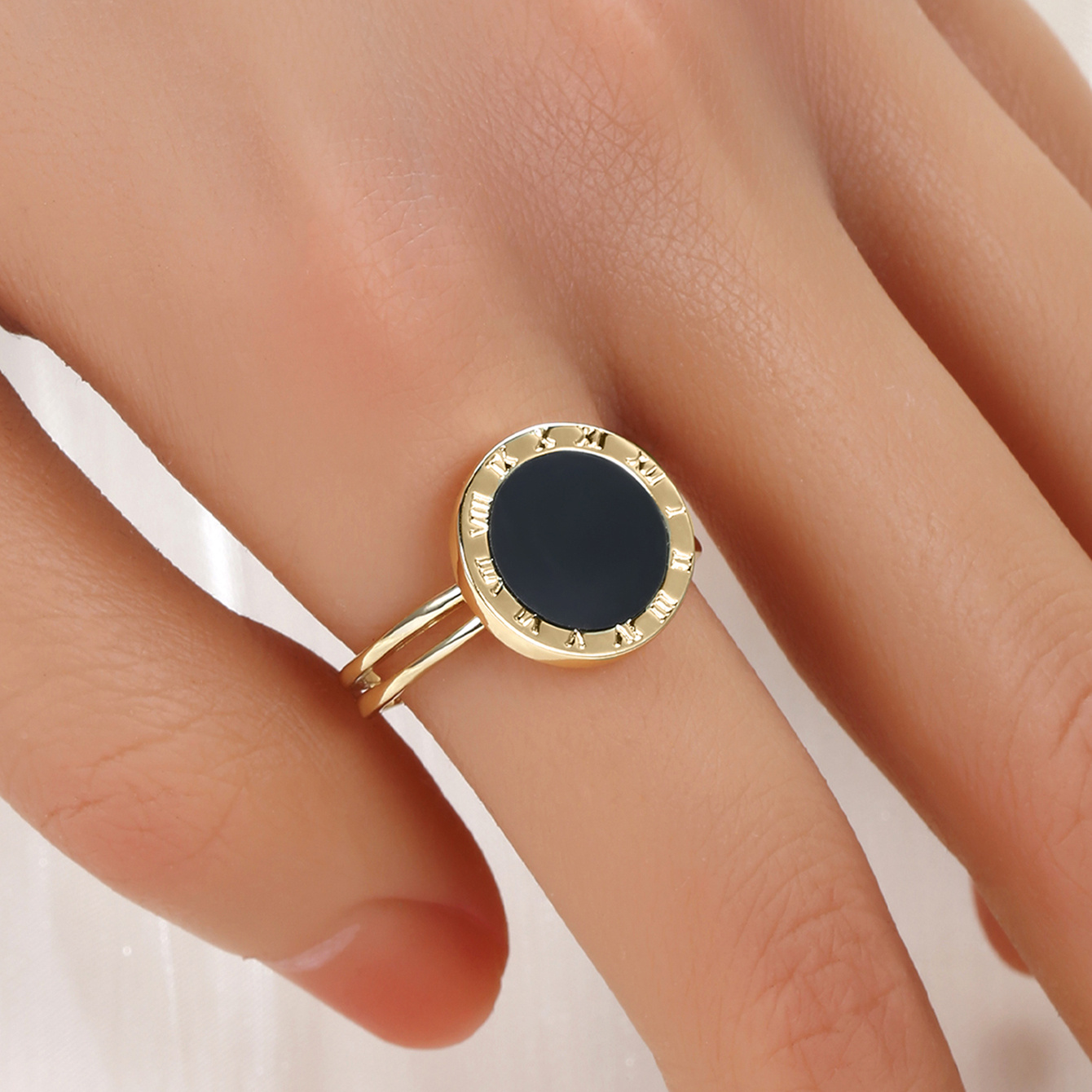Image of Women's Vintage Simple Geometric Round Roman Ring, 18k Golden Plated Copper, Fashionable Unisex Jewelry Accessory For Daily Wear