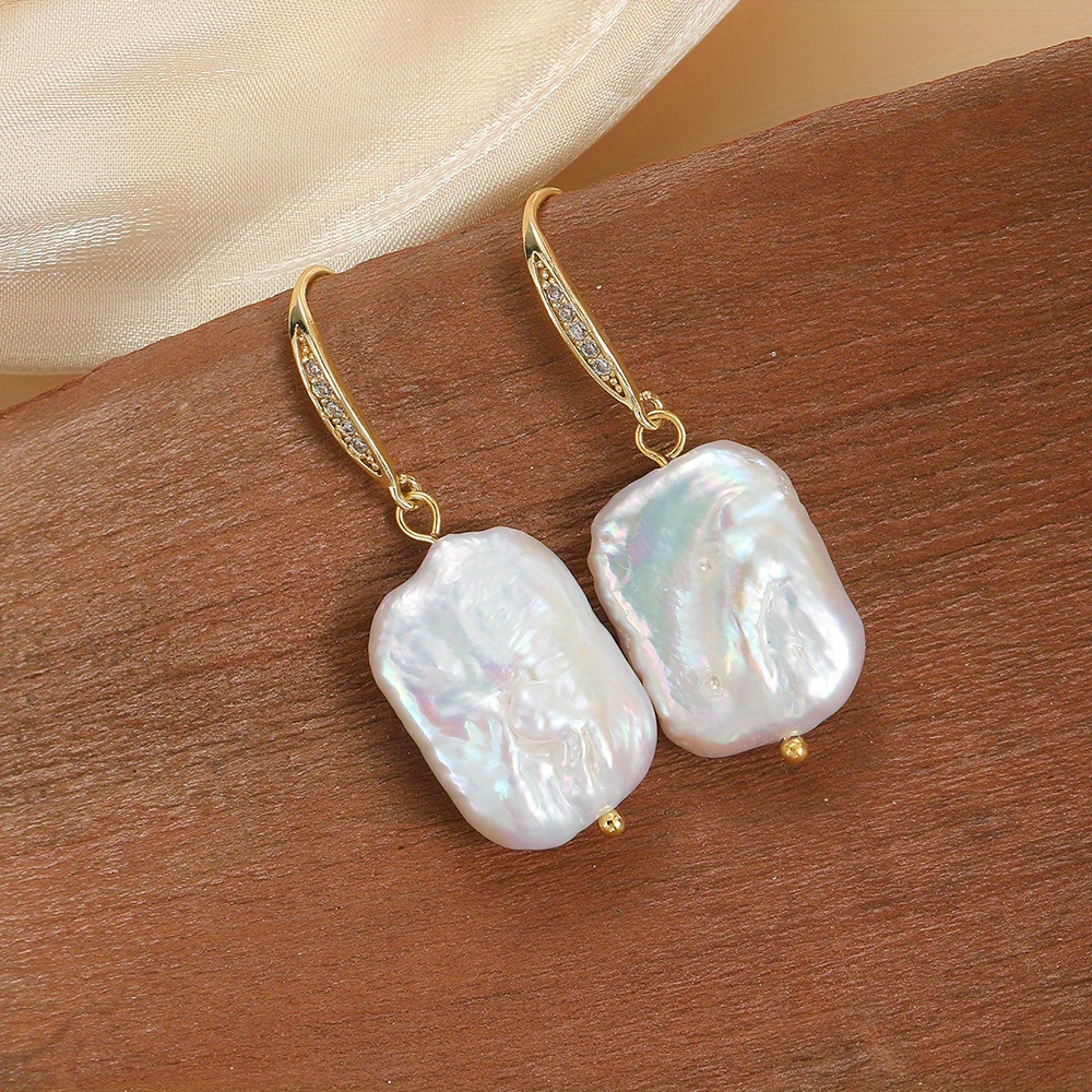 Image of A Pair Of Natural Freshwater Pearls Earrings For Banquets And Parties