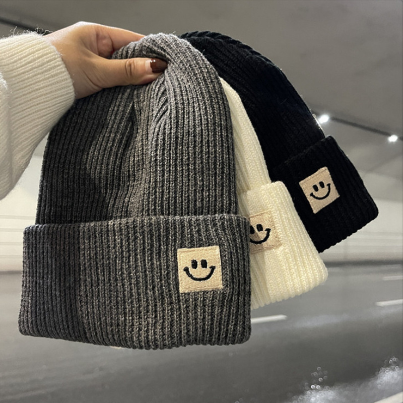 1 bonnet femme hiver - design avec patch visage , élastique et pour intérieur/extérieur, lavable à , idéal cadeau automne-hiver, plusieurs couleurs Détails du produit 0