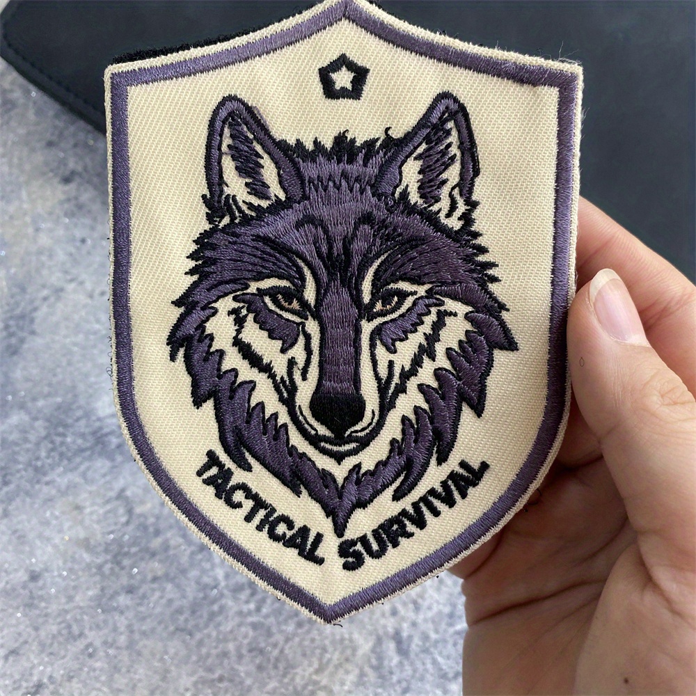 

1pc Tactical Wolf Embroidered Patch With Hook & Loop - White, Ideal For Clothing, Backpacks, And Hats