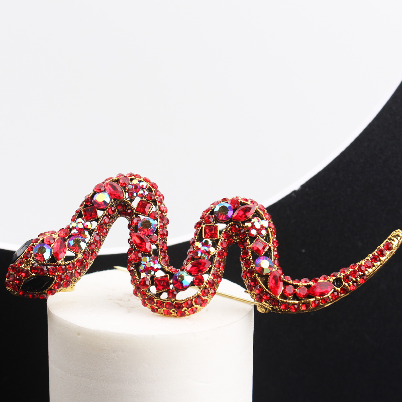 

Vintage -encrusted Skeleton Snake Brooch Pin, Irregular Shaped Fashion Accessory With Red Crystals, Elegant Jewelry For Clothing Decoration