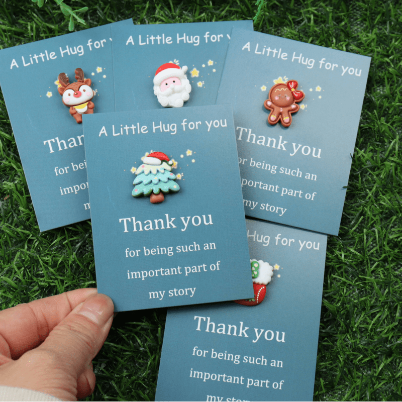 

5-pack Christmas Pocket Hug Cards With Resin Charms - Festive Miniature Gratitude Gifts For Holiday , Featuring Reindeer, Christmas Tree, Santa, And Gingerbread Man, No Electricity Needed, Featherless