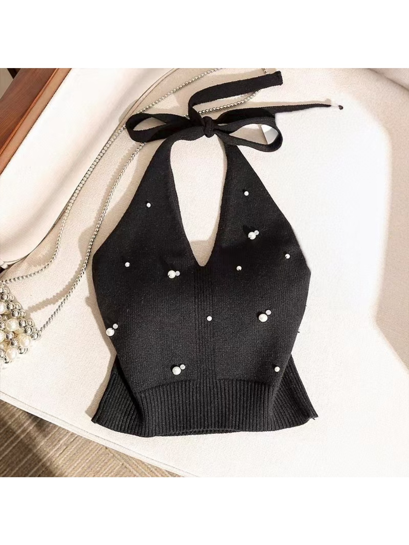 අයිතම පින්තූරය 2025 ආකර්ශනීය පබළු දැමූ ගෙල සහිත ටැංකි ටොප් එකක්, සරාගී පෙනුමක් සඳහා සුදුසුයි, එකම ඇඳුමක් ලෙස හෝ එක් එක් ඇඳුම් සමඟ ඇඳීමට වඩාත් සුදුසුයි