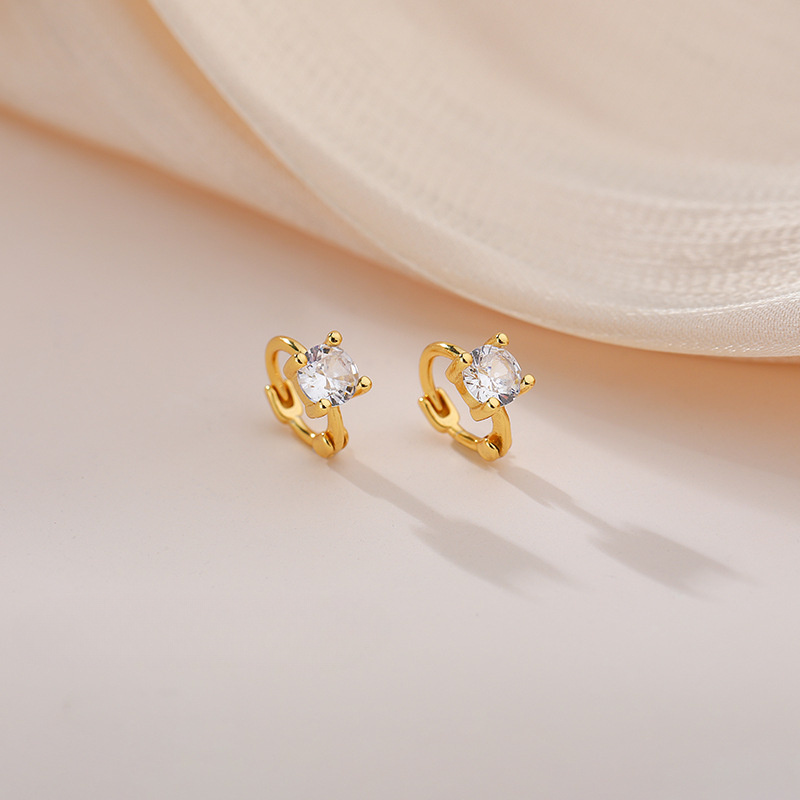 Image of Ultra-sparkling Four-claw Stud Earrings For Women, Light Luxury Niche Style, Elegant Commuter Earrings, New Cross-border Wholesale Ear Jewelry From Europe And America