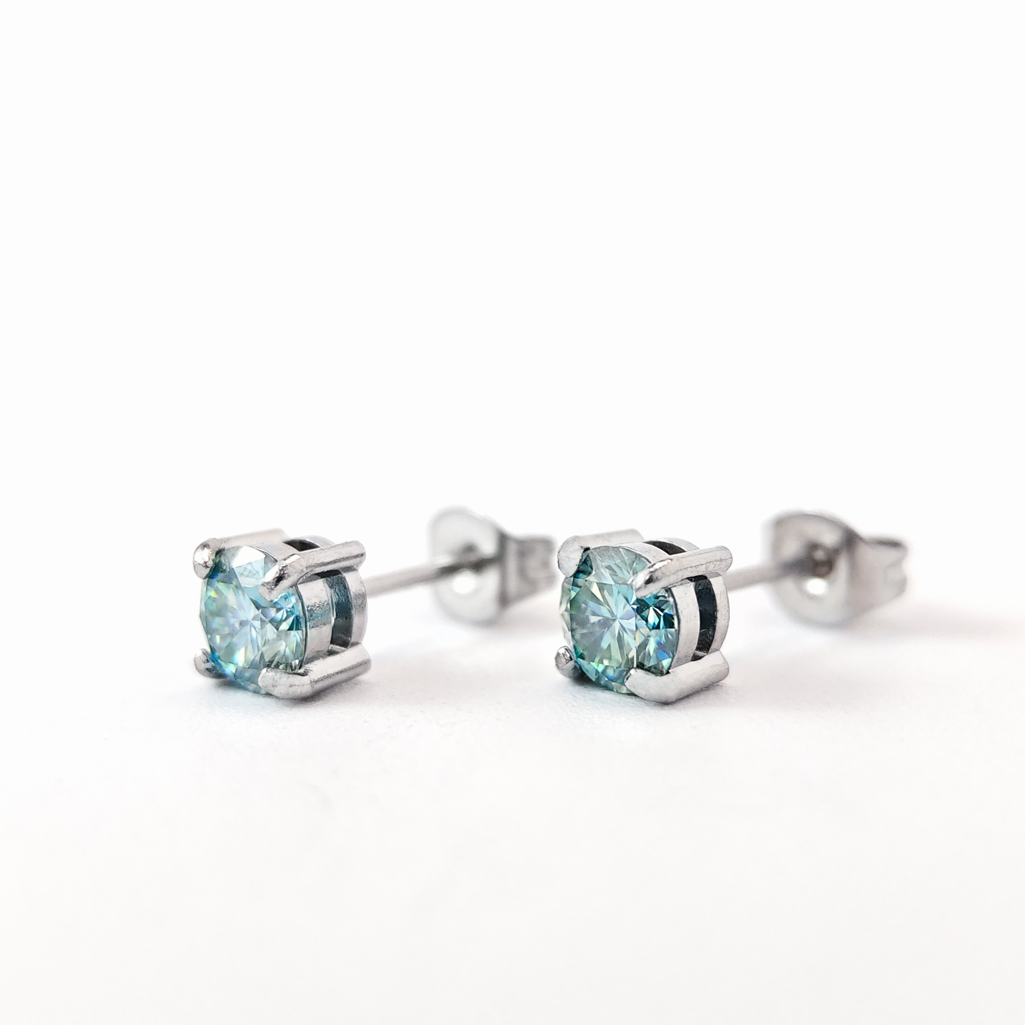 1pair 2.0 Carat Classic Light Blue Moissanite Earrings