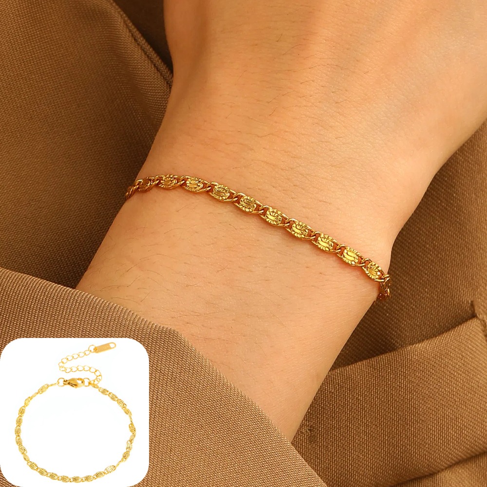 Image of 1pc Vintage Golden Pattern Bracelet, Exquisite Embossed , Adjustable Extension Chain, Light Daily Versatile Accessory, Unisex, Affordable, Ideal Gift