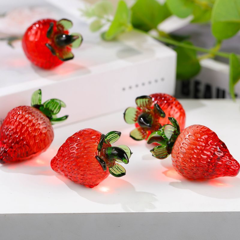 

1pc Handmade Glass Strawberry Statue, Decorative Accessory, Artistic Glass Berry , Used For Home Decoration, Indoor And Outdoor Use