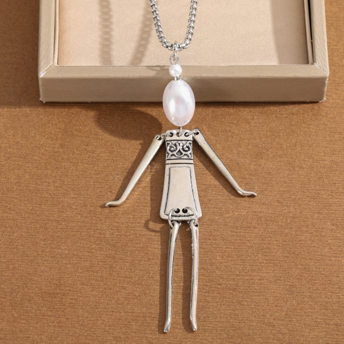 TEMU Collier pendentif poupée articulée de style vintage avec articulations et figurine de dame oscillante - Plaqué K, convient pour les fêtes, , les