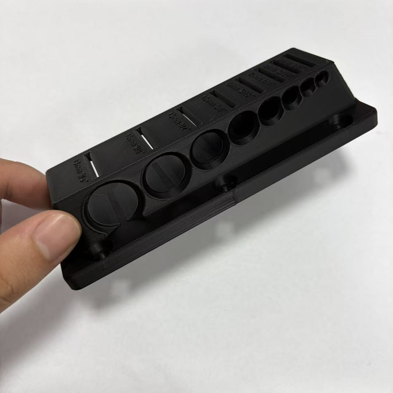 TEMU 1pc Décapeur de câble, Guide de positionnement de fil à trous multi-tailles, Outil manuel de dénudage de fil de déchets, Convient aux établis