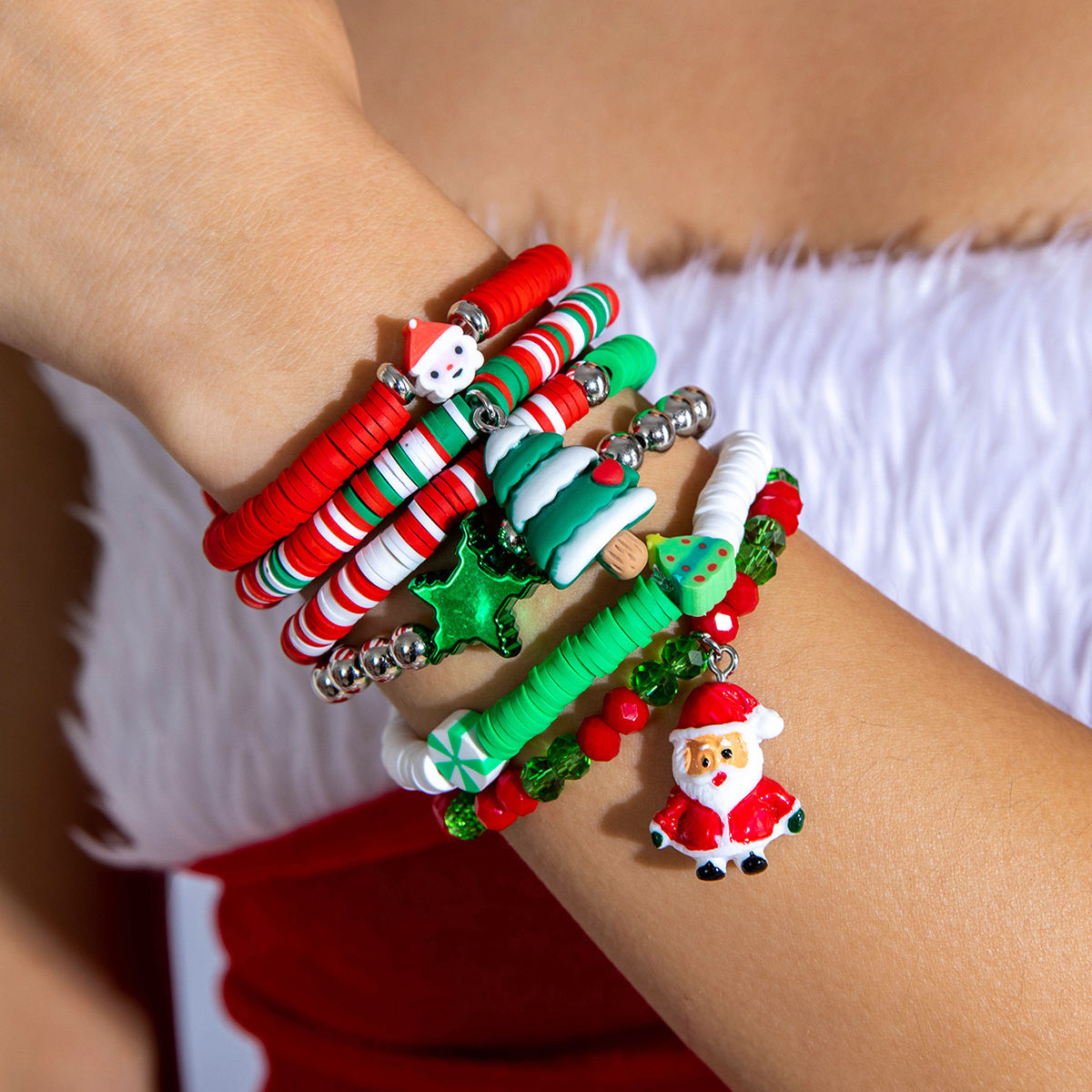 TEMU Set de pulsera con colgante de resina con navideños divertidos y de 6 piezas, verde, pulsera de cuentas circulares multicolor, adecuada para las