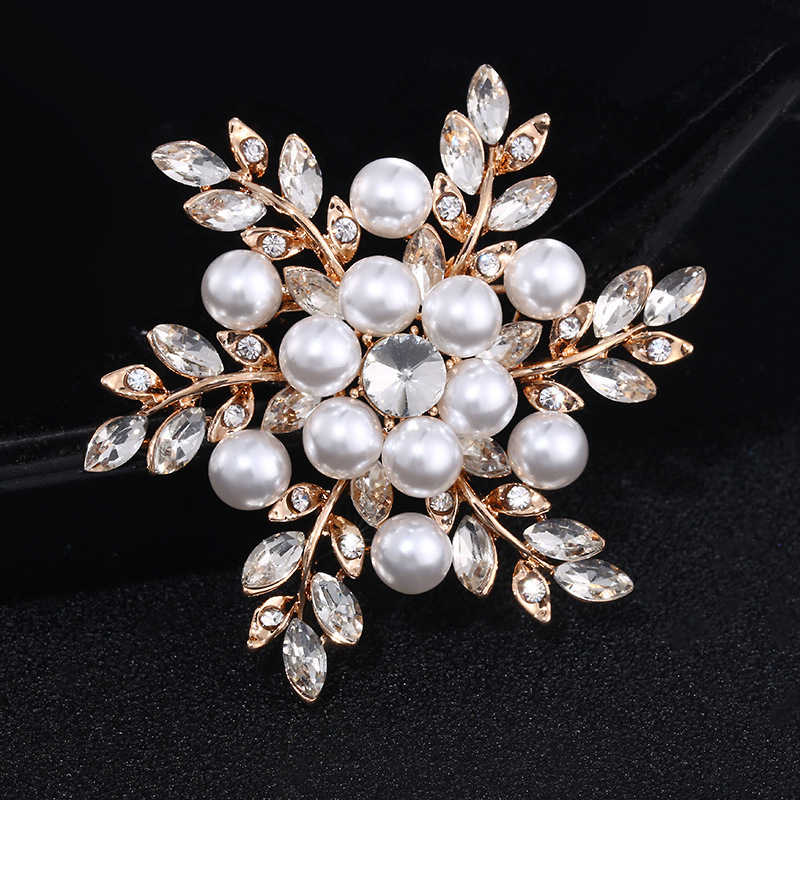 elegant women men high end snowflake crystal badges brooch fashion exquisite unisex christmas festival pin jewelry details 5