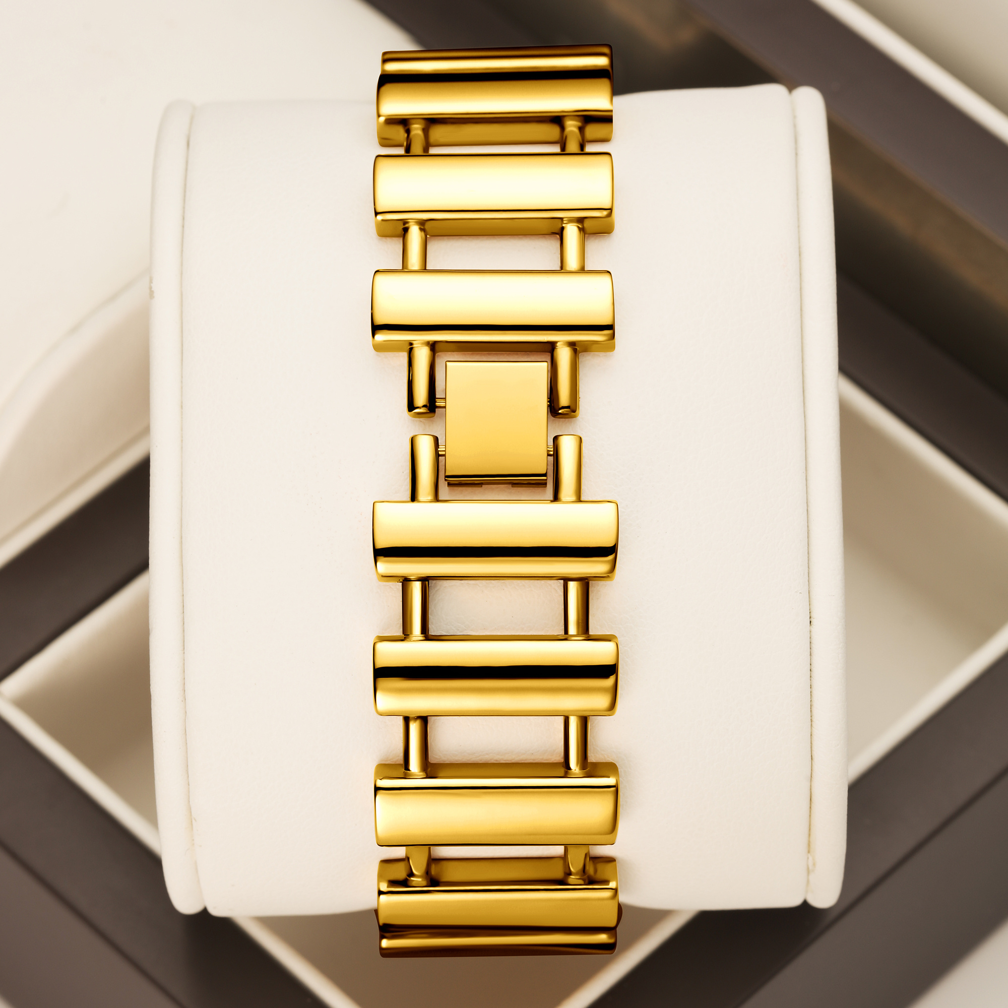 Yalalusi Brand Presents a New Elegant Hollow Design Quartz Watch for Women in 2026. It Features a Unique Letter Decoration, a Compact Square Dial, And a Precise Quartz Movement. The Durable Golden Plating Ensures It Won'T Fade for Two Years. Suitabl