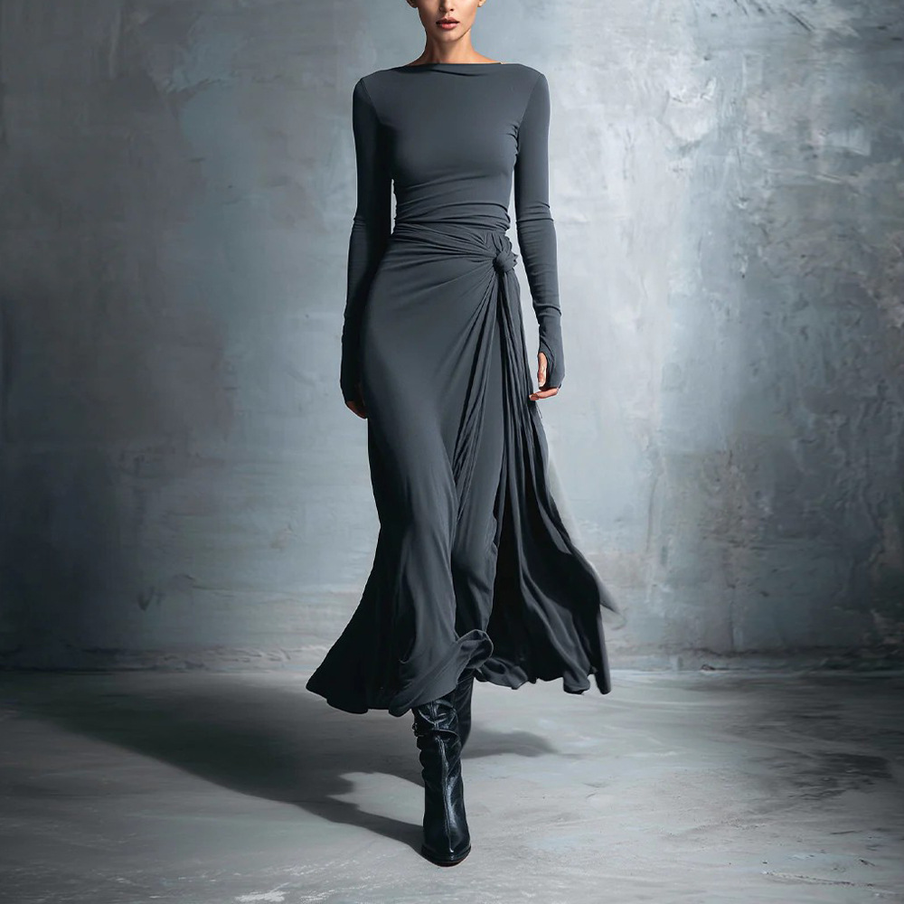 女士复古奢华晚礼服，适合秋冬季婚礼和晚宴。这款精致的紧身连衣裙采用修身剪裁和长袖设计，带有结扣元素。 商品详情 2