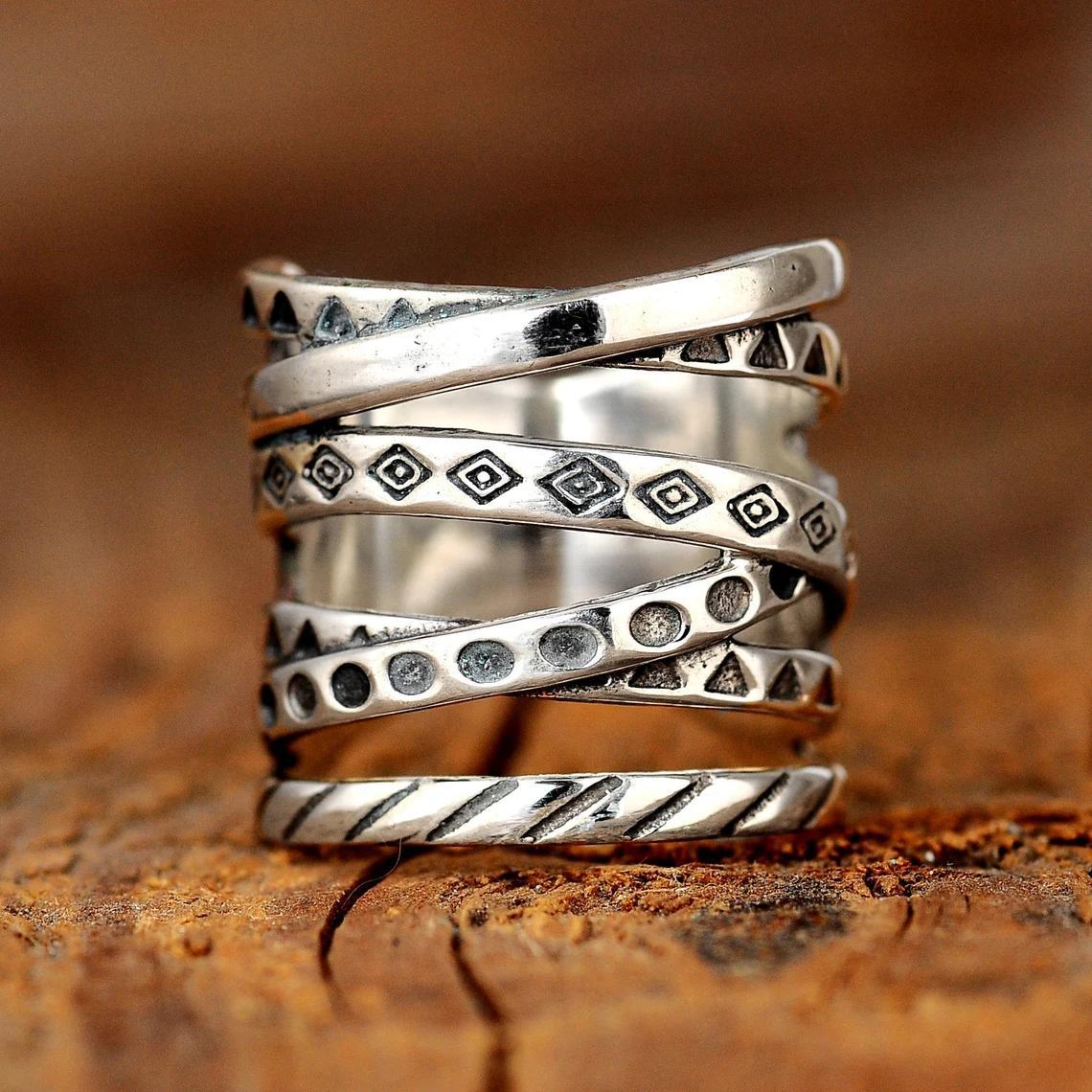 Image of 1pc Women's Fashion Wide Band Ring Chic Multi-layered Line Interlocking Engraved Geometric Pattern Wide Band Ring For Daily Party Personality Trendy Jewelry