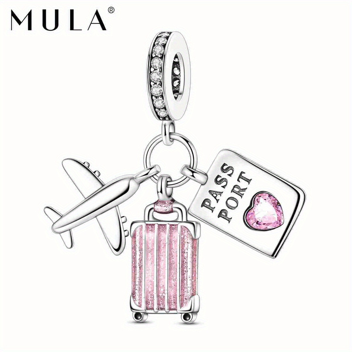 E-shop Ein einzelner silberlich-pinkfarbener Emaille-Anhänger in Form Koffers und Flugzeugs, für Armbänder und Halsketten. Dieser Perlenanhänger ist