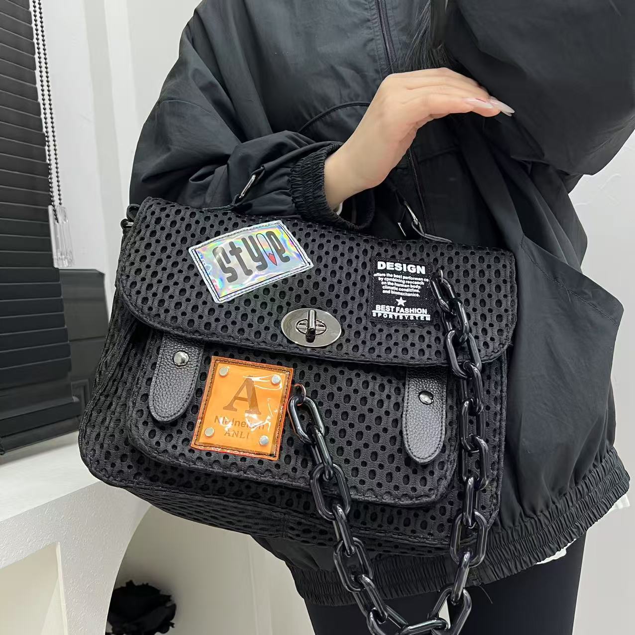 Image of Ladies' Fashionable Casual Tote Bag, Chain Decorated Street Style City Bag, Y2k Front Pocket Crossbody Bag, Suitable For Daily Use And Vacation