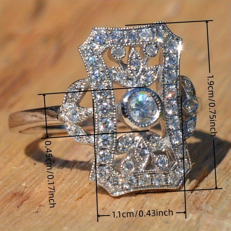 Vintage Luxury Hollow Inlaid Ring for Women
