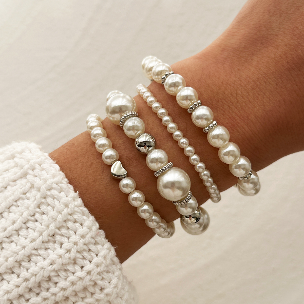 4pcs Women's Bohemian Elegant Ccb Heart Elastic Beaded Bracelet Set, For Daily Wear, Vacation, Parties, New Year Gift, Valentine's Day Gift