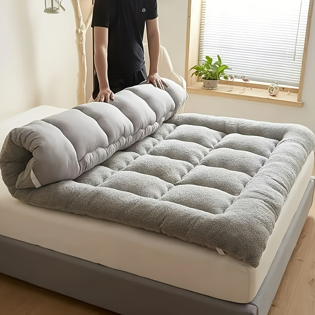 1pc Ultra Soft Mattress Topper - Thick and Portable, Foldable, Suitable for Dorms, Bedrooms, and Hotels - Machine Washable, Mixed Colors Available in Christmas, Back-to-School Season, New Year