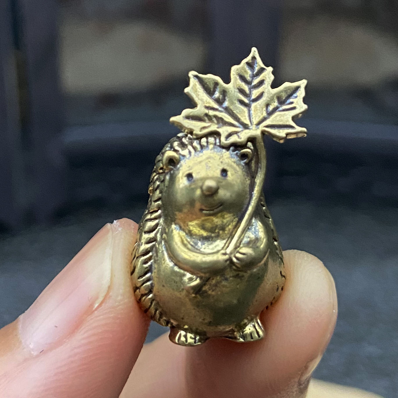TEMU Aged Solid Brass Maple Leaf Hedgehog Figurine, Home Desktop Bookshelf Decoration, Small Office And Home Accessory, Adult Holiday Gift For