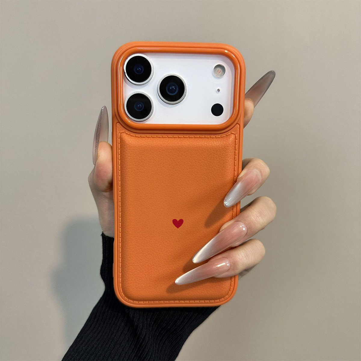 TEMU Coque de téléphone : 1 coque de téléphone souple orange à texture litchi à bulles avec cœur rouge simple, compatible avec iPhone 17 16 15 14 13