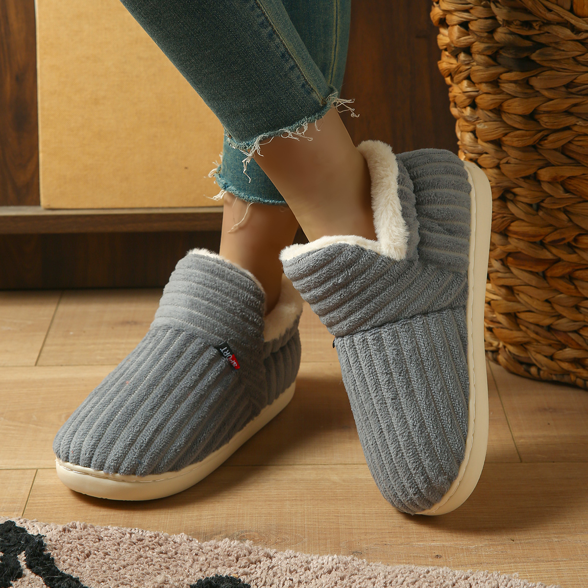 TEMU Pantoufles d'hiver en velours côtelé à talons complètement enveloppants pour hommes et femmes, chaussures de maison chaudes et épaisses doublées
