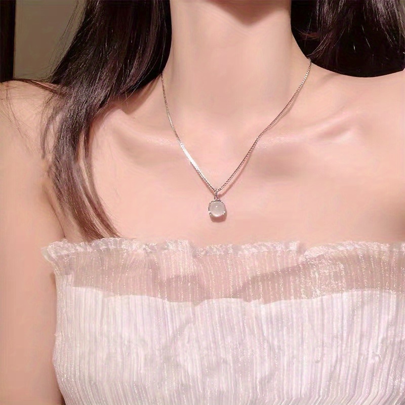 Conjunto de 5 piezas de luna blanca, diseño de piedras preciosas azules, collar con colgante, luna de piedra, lujo sencillo y de alta gama, collar versátil, colgante de luna de piedra, joyería de lujo