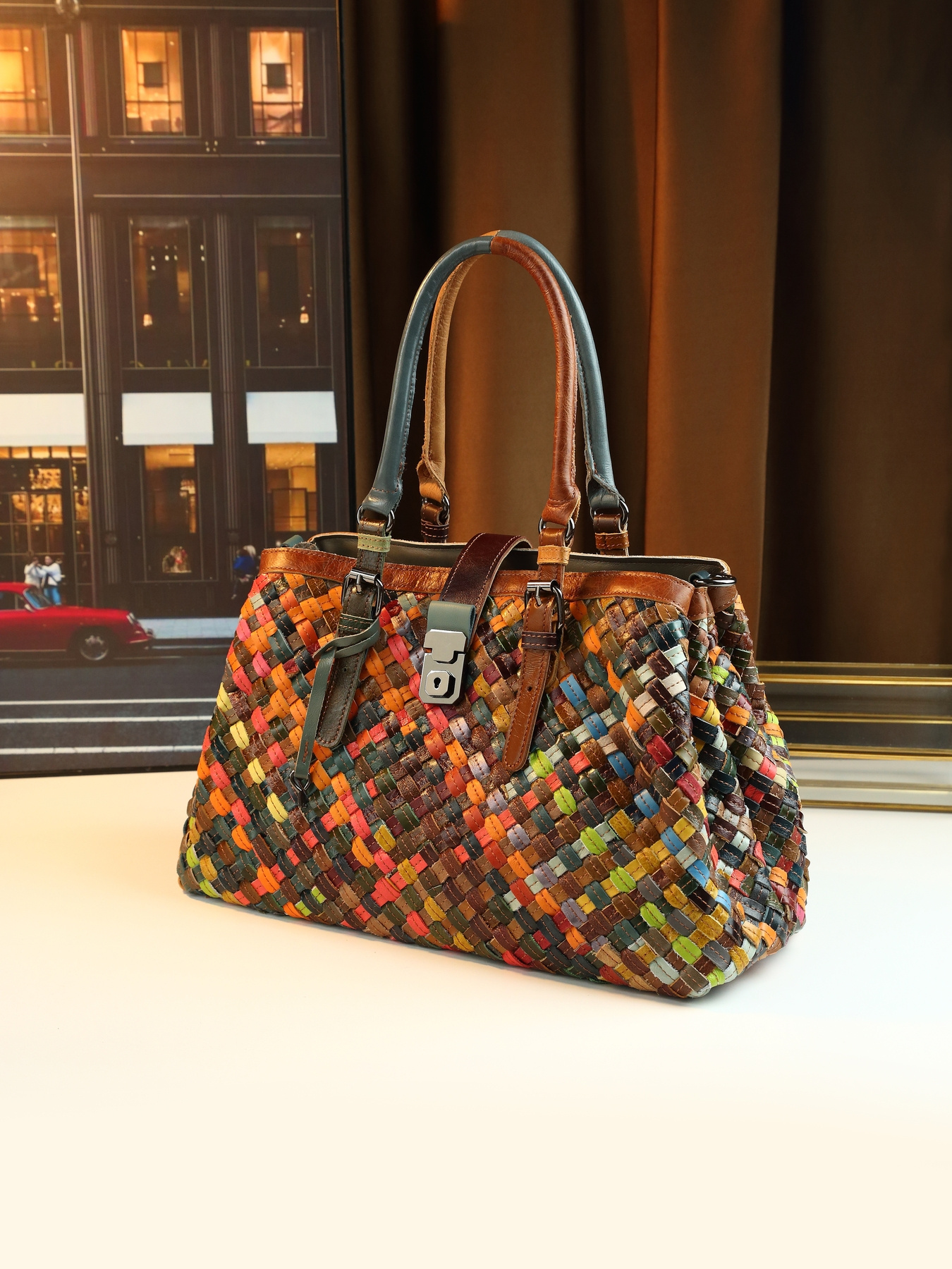 Handbag worn on forearm