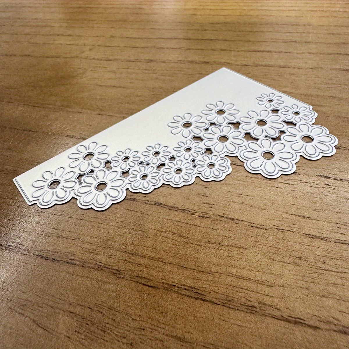 E-shop Original Schöne kleine Blumen Spitzen-Halbverzierungen für DIY-Bastelarbeiten, Scrapbooking, Grußkarten, Heimdekoration und kreative