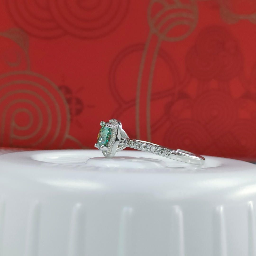 Women's Exquisite Green Moissanite Square-Shaped Ring, 0.5 Carat