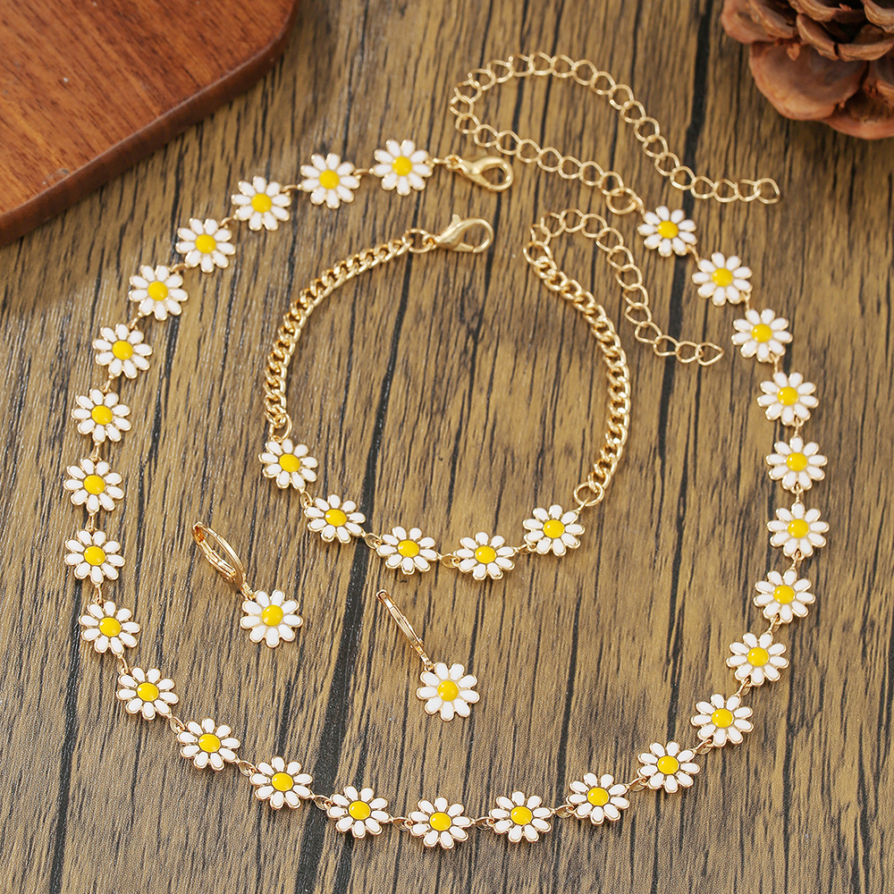 Image of 4pcs Bohemian Pastoral Style Iron Enamel Daisy Decor Necklace, Bracelet, And Earrings Set, Suitable For Autumn Decorative Matching, High-quality Lightweight Gift For Girlfriend, Women's Jewelry Set