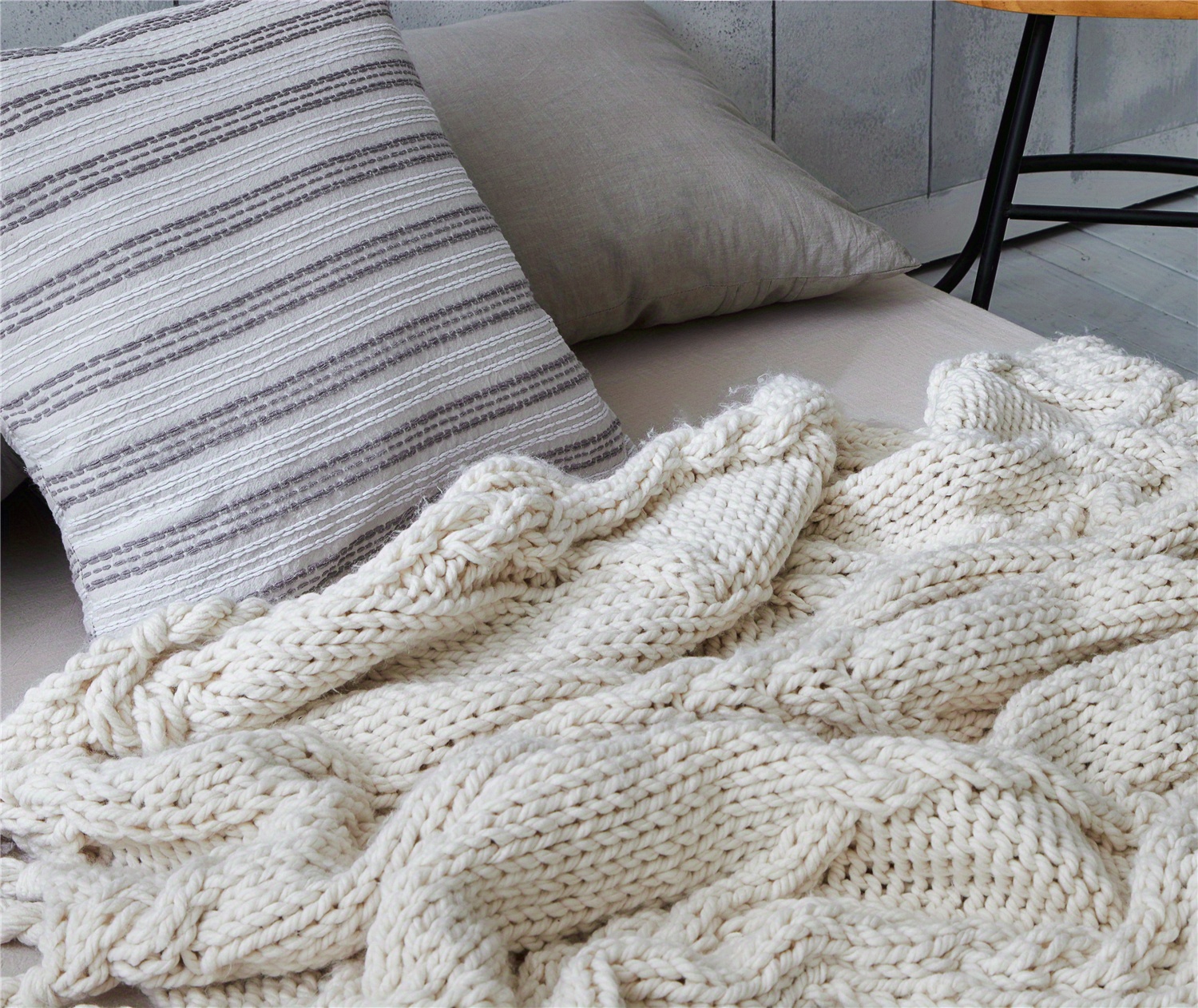 Tight- Acrylic Blanket, Handmade Coarse Blanket, Soft Home Decor Accessory, Office Nap Blanket, Air-conditioning Blanket, Sofa Blanket, Bed Runner, 1pc