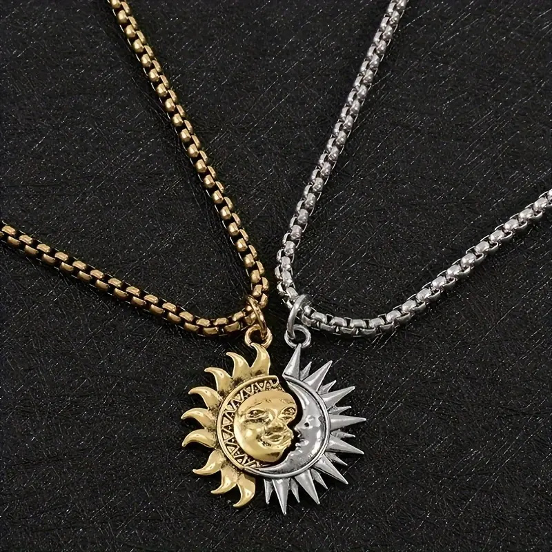 E-shop Set mit 2 asymmetrischen Anhänger-Halsketten für Paare mit Sonne, Mond Sternen, eine asymmetrische gespleißte Anhänger-Halskette aus Edelstahl