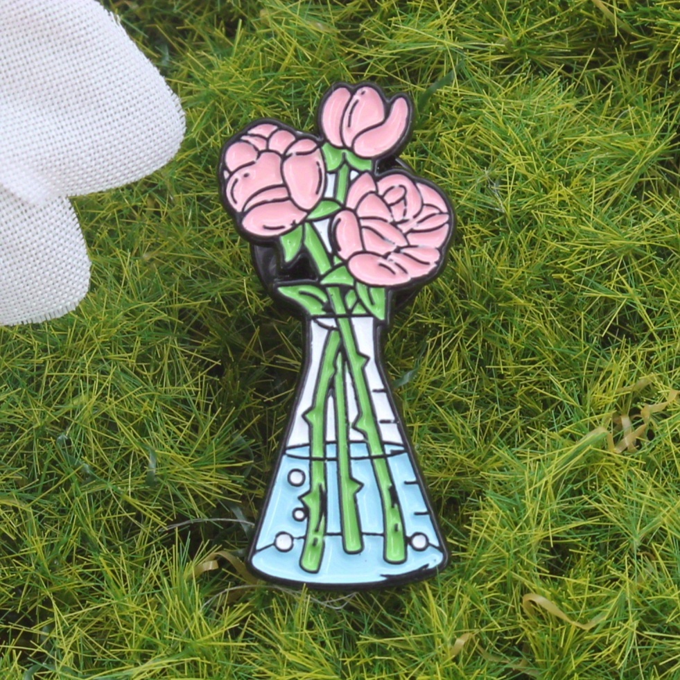 Broche de Flor de Rosa em Esmalte - Design Fofo de Garrafa Química, Distintivo de Desenho Animado Rosa &amp; Verde para Estudantes, Bolsas e Decoração de Roupas, Acessório para Bolsa de Estudante|Pino de Novidade|Acabamento Brilhante