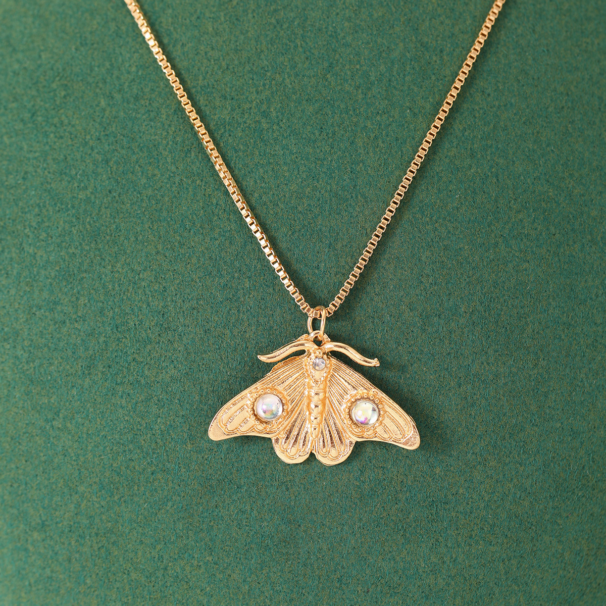 TEMU Collier pour femme avec pendentif 3D de chenille, élégant et rétro, incrusté de synthétique, bijou décontracté pour les fêtes, cadeau