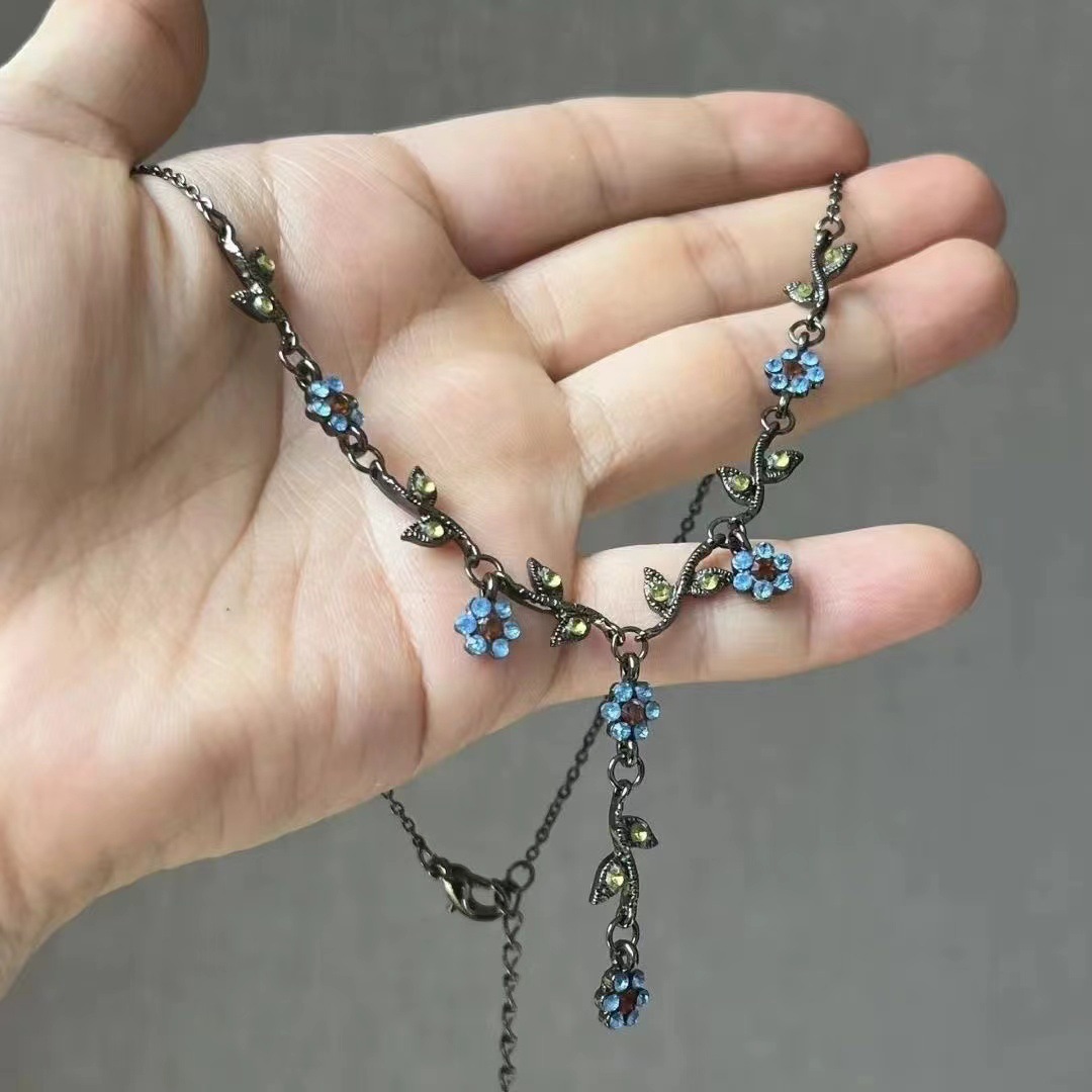 TEMU Vintage Burnt Blue Flower Synthetic Zirconia Necklace, High-end And Fashionable Collarbone Chain 2026 New Necklace