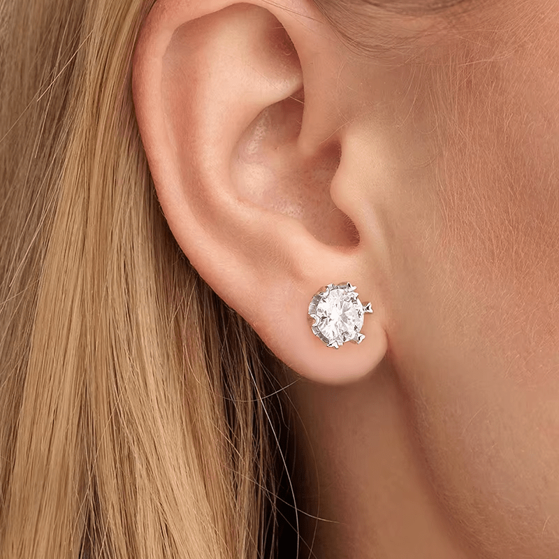 Women's Elegant Snowflake Shaped Zircon Stud Earrings