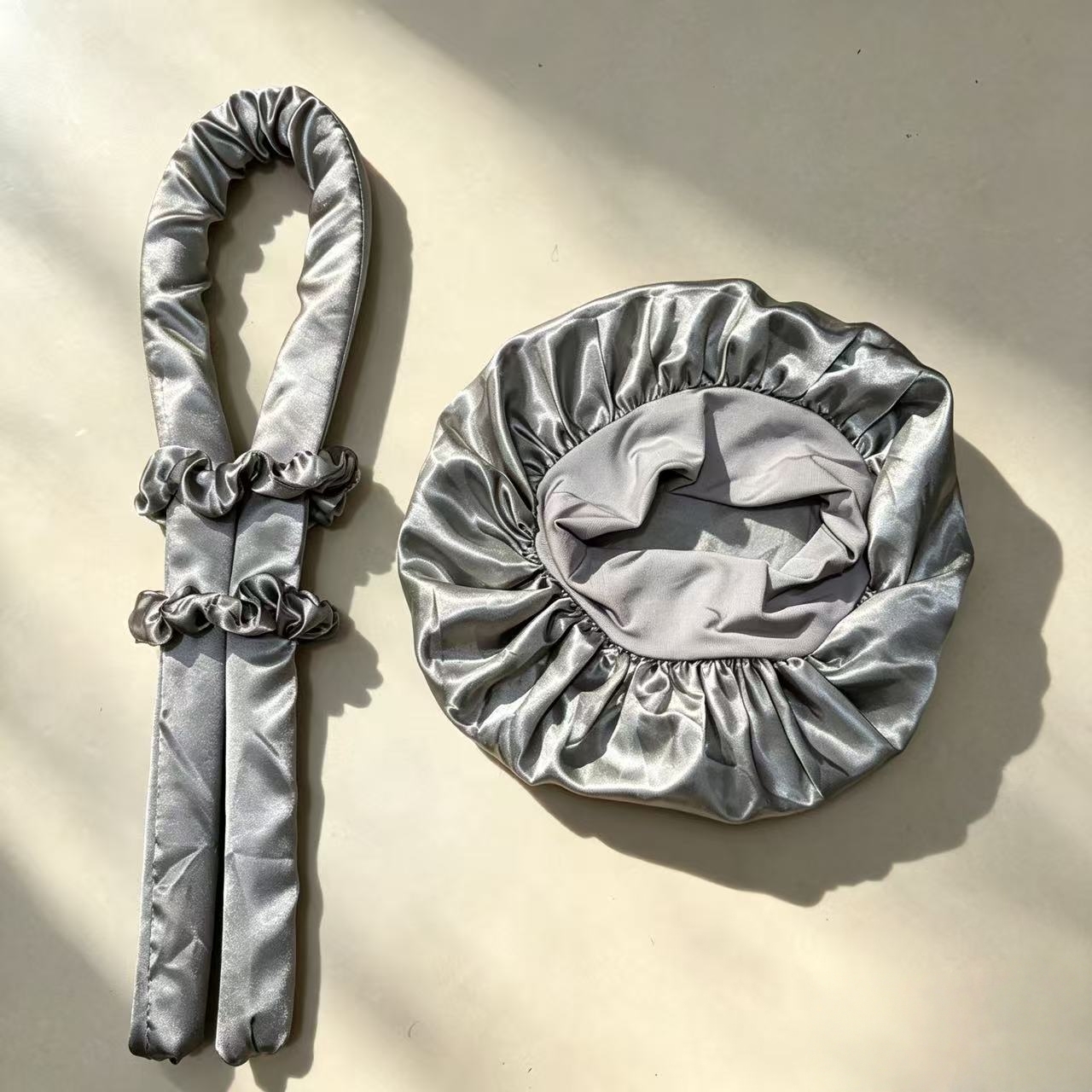 TEMU 4 pcs. Lot soin des cheveux en satin gris : chaleur, bonnet de nuit, pince et élastique - Boucles permanente et abîmer les cheveux, de nuit