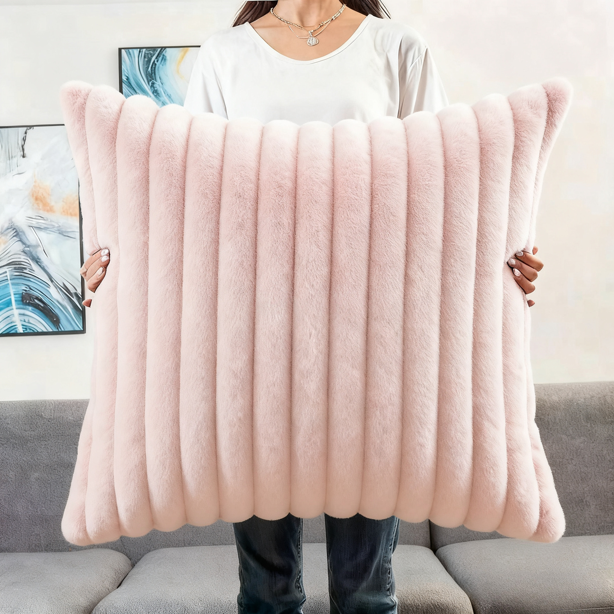 TEMU Une taie d'oreiller rose à rayures en fausse fourrure, conçue dans un style surdimensionné. et texture : Fabriquée en tissu de fausse fourrure,