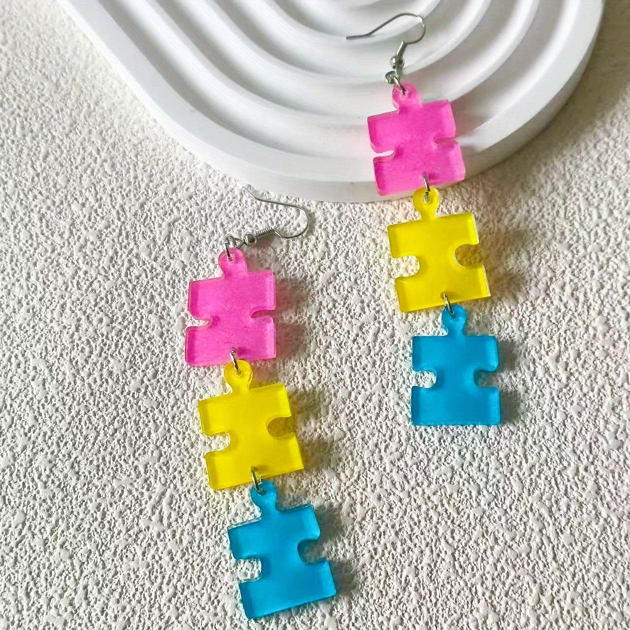 E-shop Europäische amerikanische Retro-Ohrringe, modische Harajuku-Persönlichkeit, dreifarbige Puzzle-Acryl-Ohrringe, geometrische Nachtclub-Ohrringe