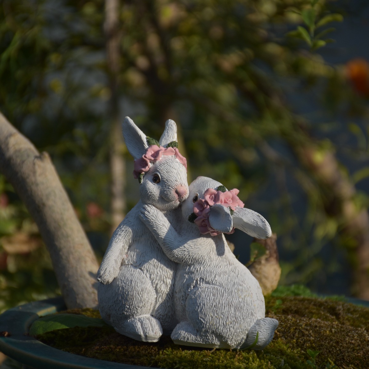 Image of 1pc Kissing Rabbit Couple Statue - Resin Kissing Bunnies Figurine, Indoor/outdoor Spring Easter Bunny Decorations Suitable For Farmhouse, Tabletop, - Cute Rabbit Gift For Women & Mom