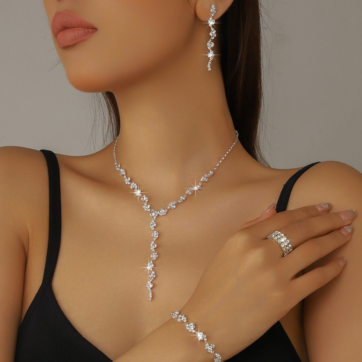 TEMU Ensemble de bijoux tendance et élégant pour femmes comprenant un collier, des boucles d'oreilles, des bagues et des bracelets. Accessoires de
