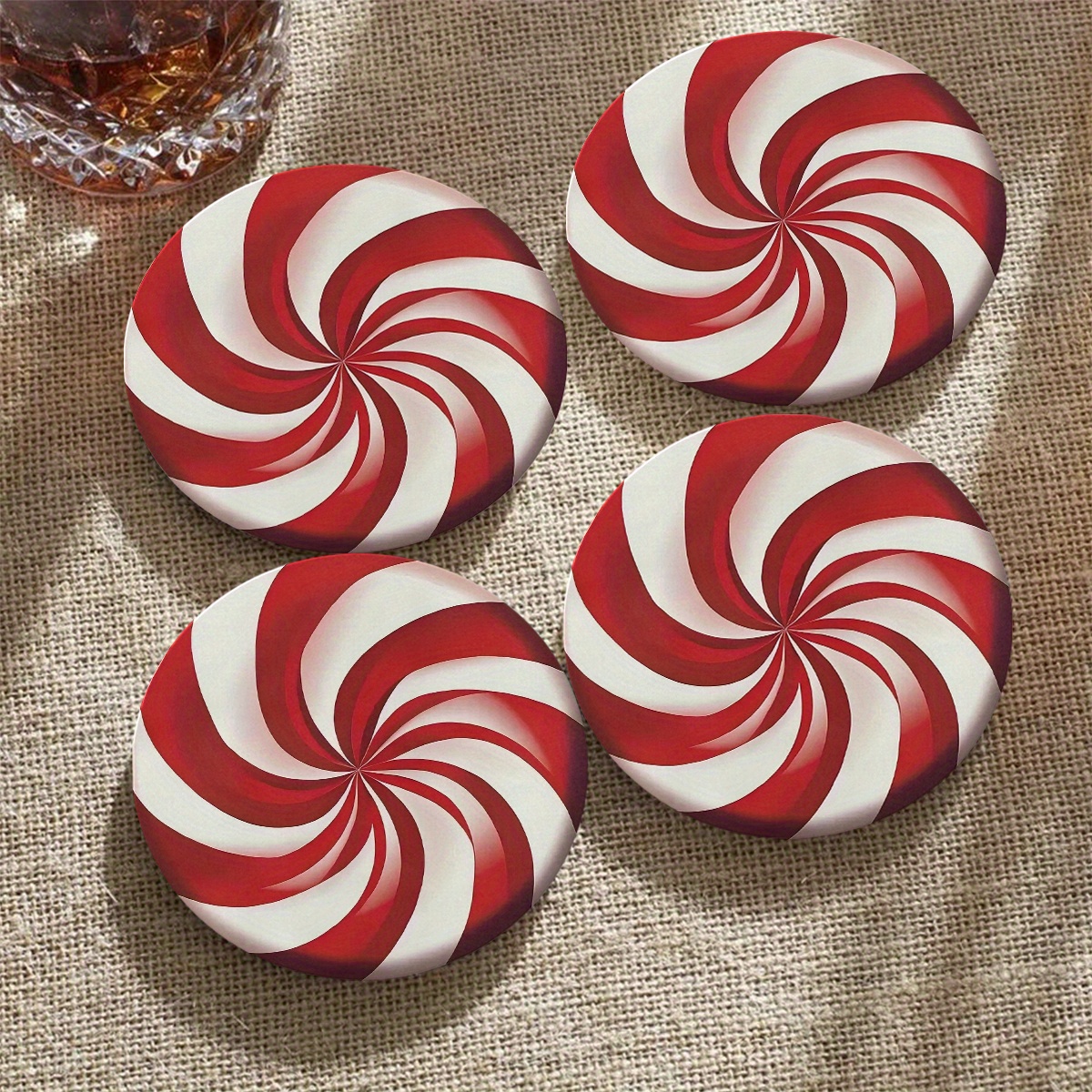 TEMU Cadeau toutes saisons 4 pièces, 4 sous-verres festifs rouges et blancs en bois - Plats 2D, ronds avec motif de Noël rotatif, durables et